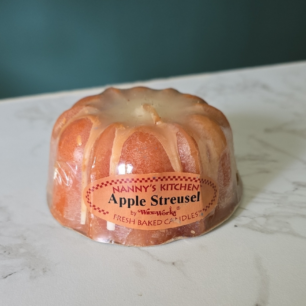 Apple Streusel Candle